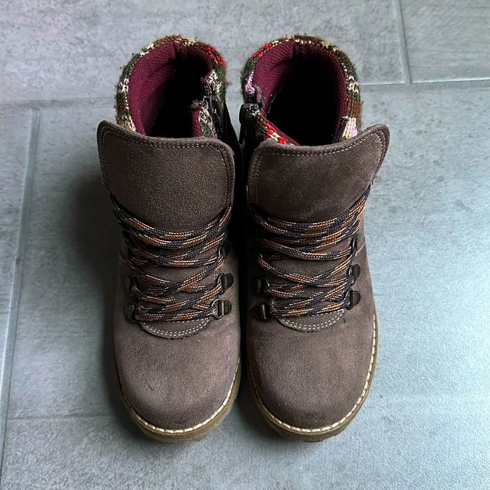 Capa de Ozono, suede bootie.